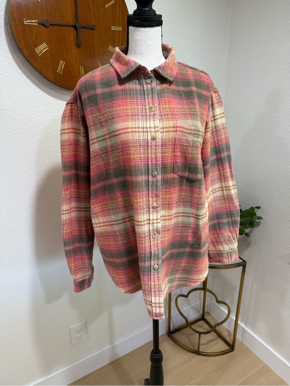 American Eagle Plaid Flannel Shacket Shirt Pink Olive Cream Women’s Small